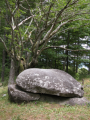 長野:雨境峠の鳴石